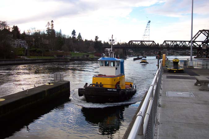 Tug enters the lock